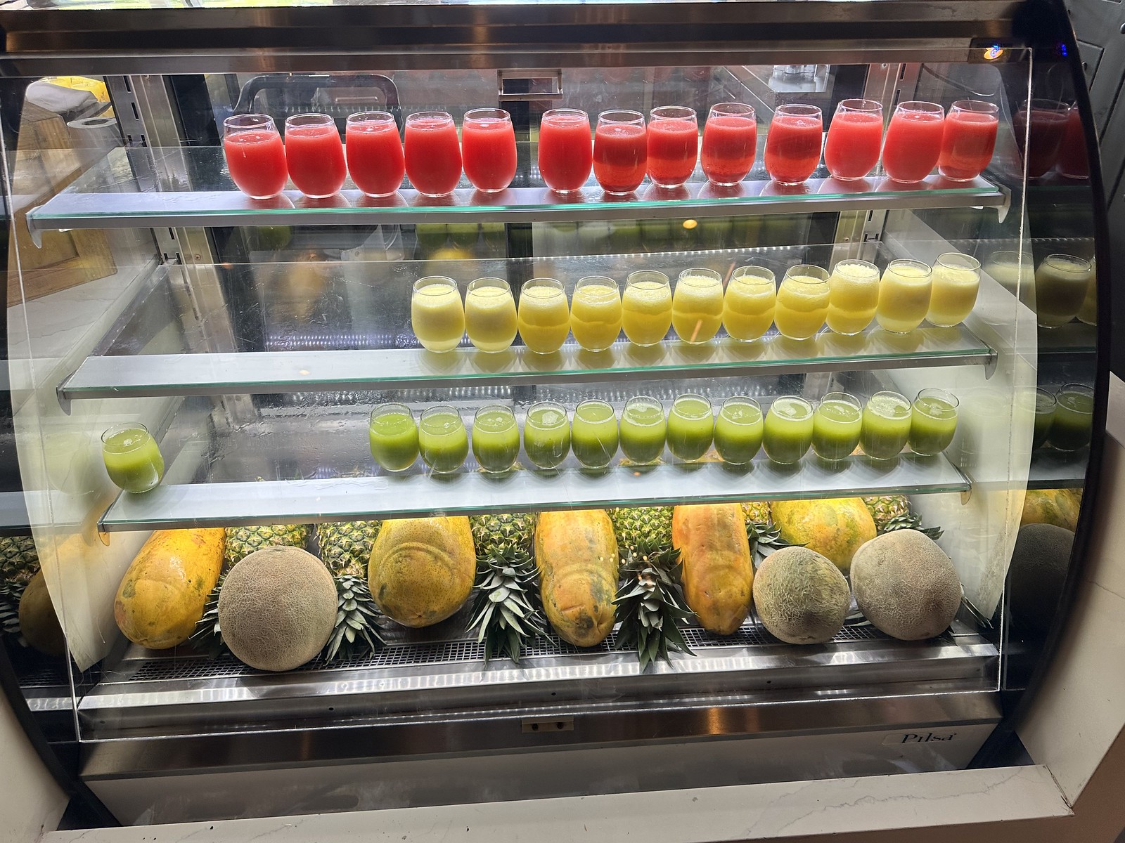 El buffet del desayuno. Es una foto real del hotel, sacada por un huésped.